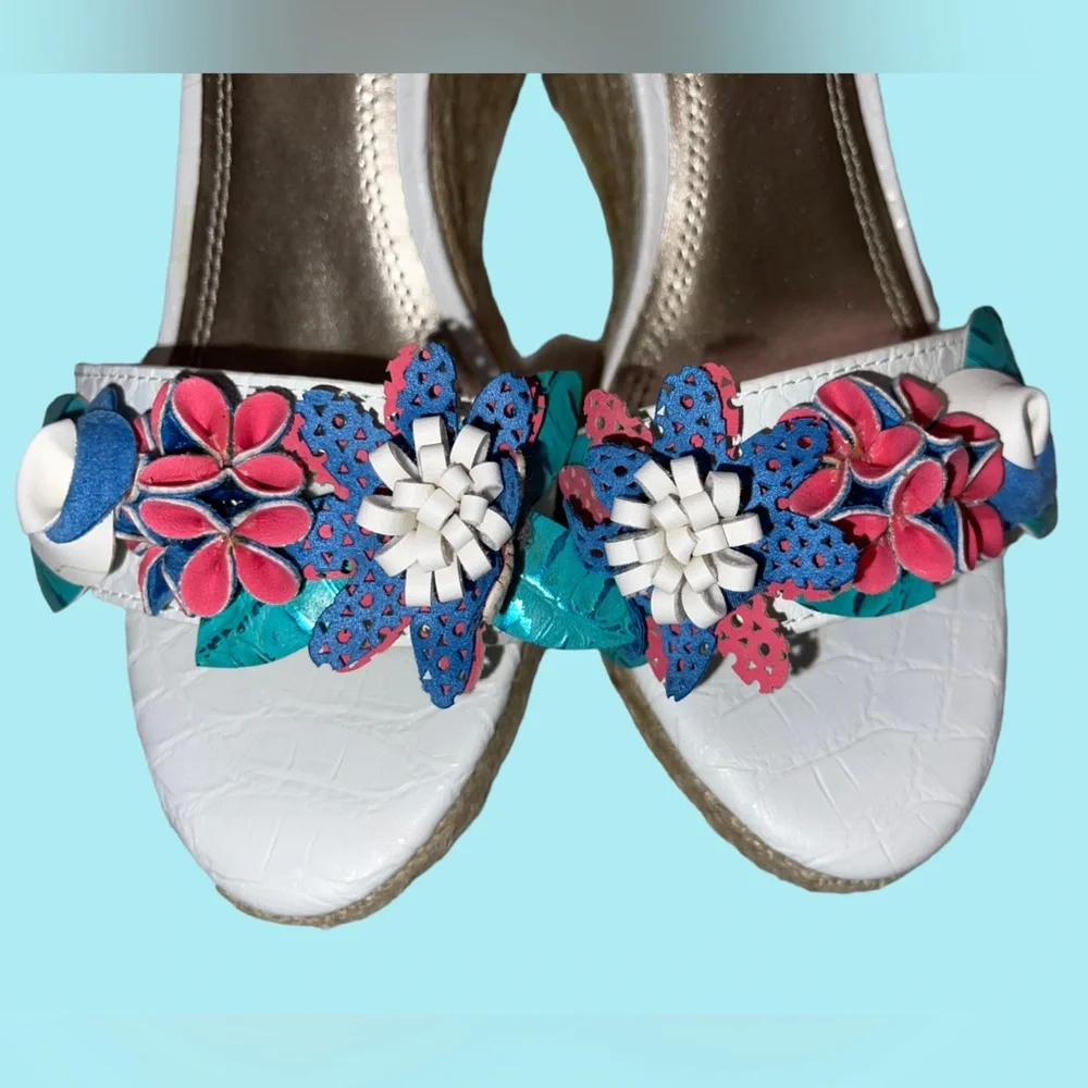 Impo- white / blue / teal Wedges - size 6.5M - NIB NWT